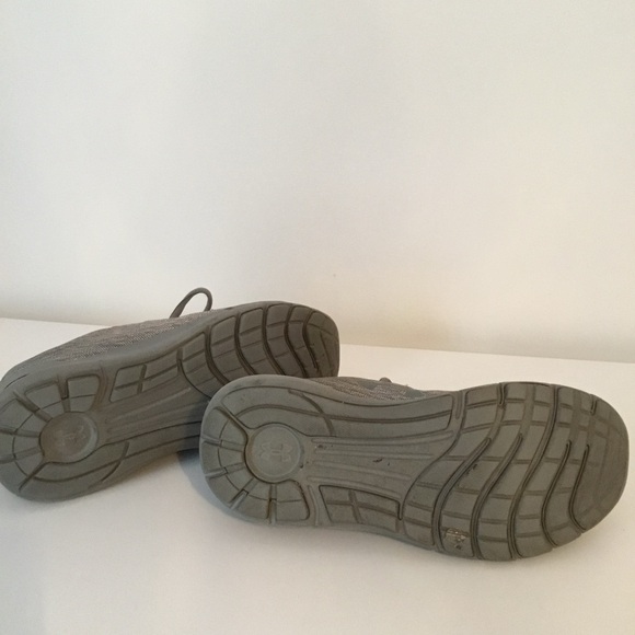 Under Armour Gray Athletic Shoes sneakers - Picture 8 of 8